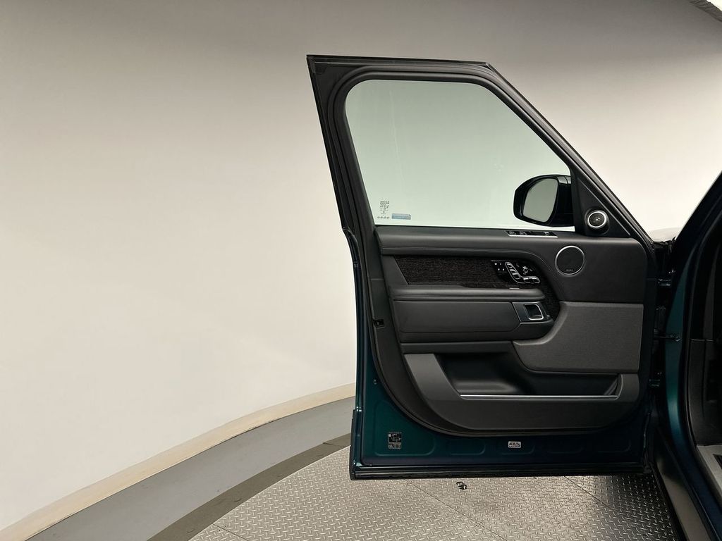 2020 Land Rover Range Rover Autobiography photo 9