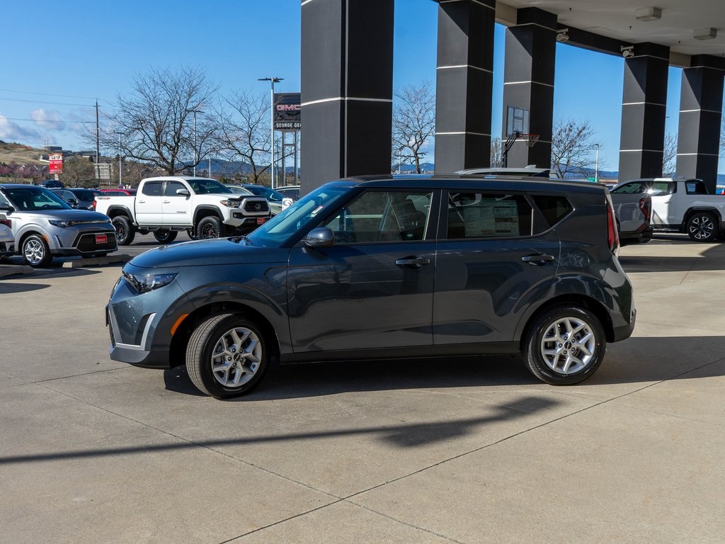 2025 Kia Soul S photo 3