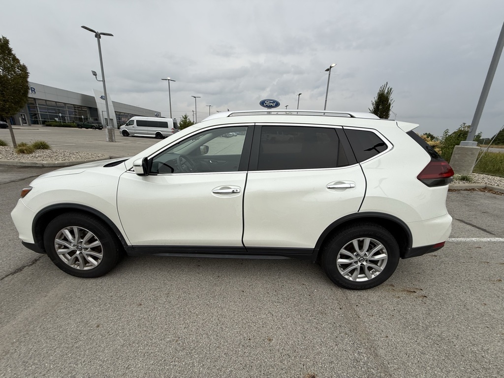 2020 Nissan Rogue SV photo 6