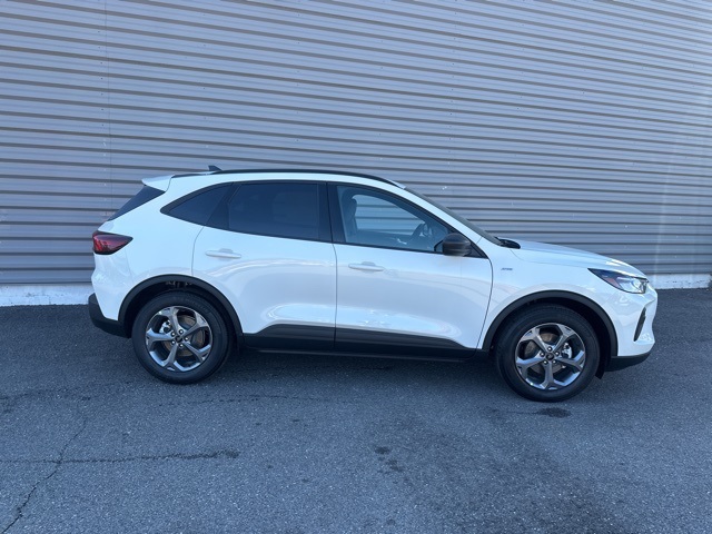 2025 Ford Escape ST-Line photo 2