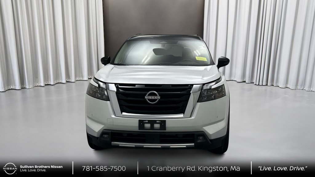 2025 Nissan Pathfinder Platinum photo 2