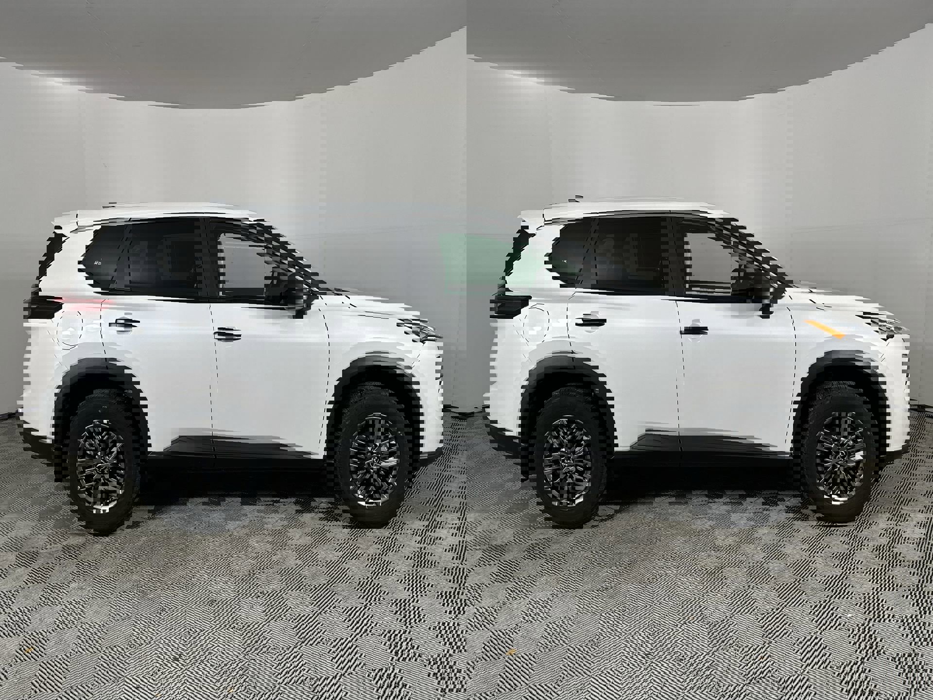 2025 Nissan Rogue S photo 2