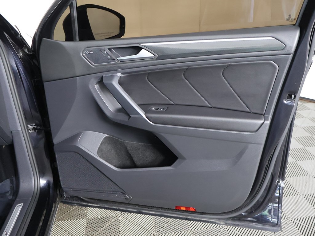 2020 Volkswagen Tiguan SEL Premium R-Line photo 26