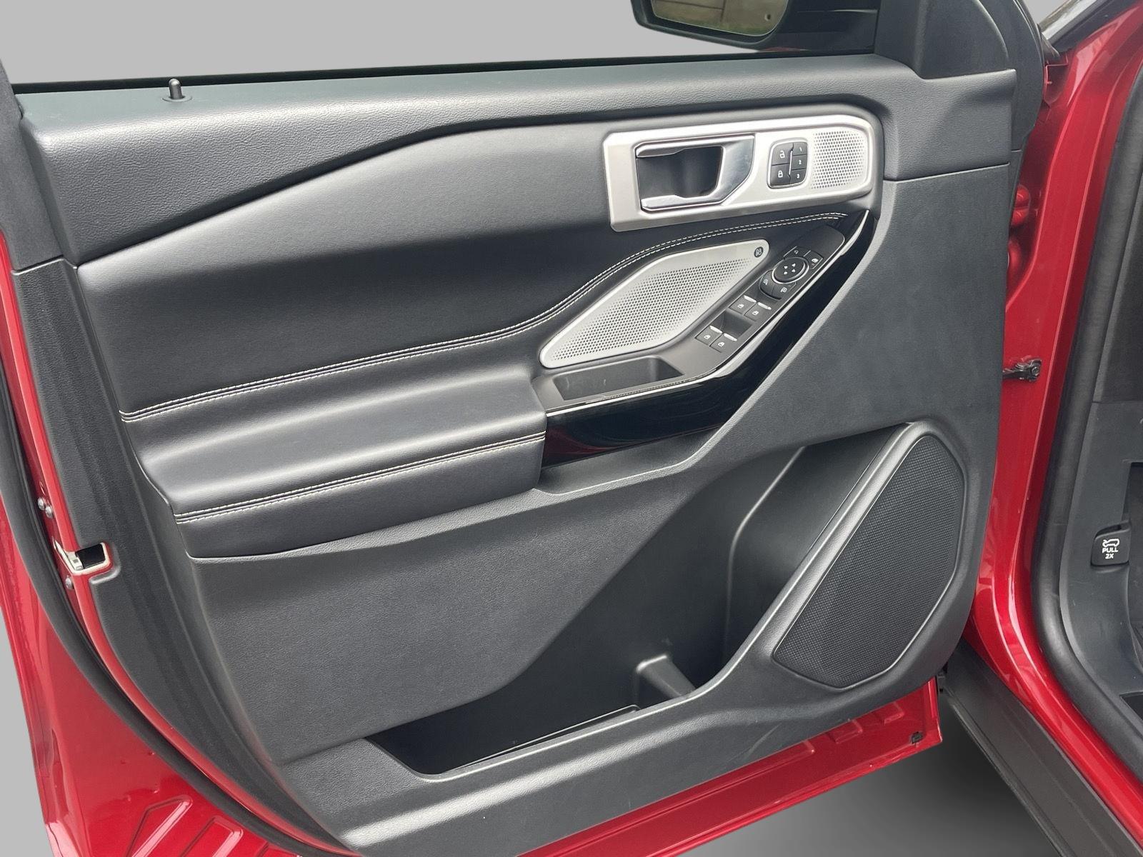 2022 Ford Explorer ST photo 19