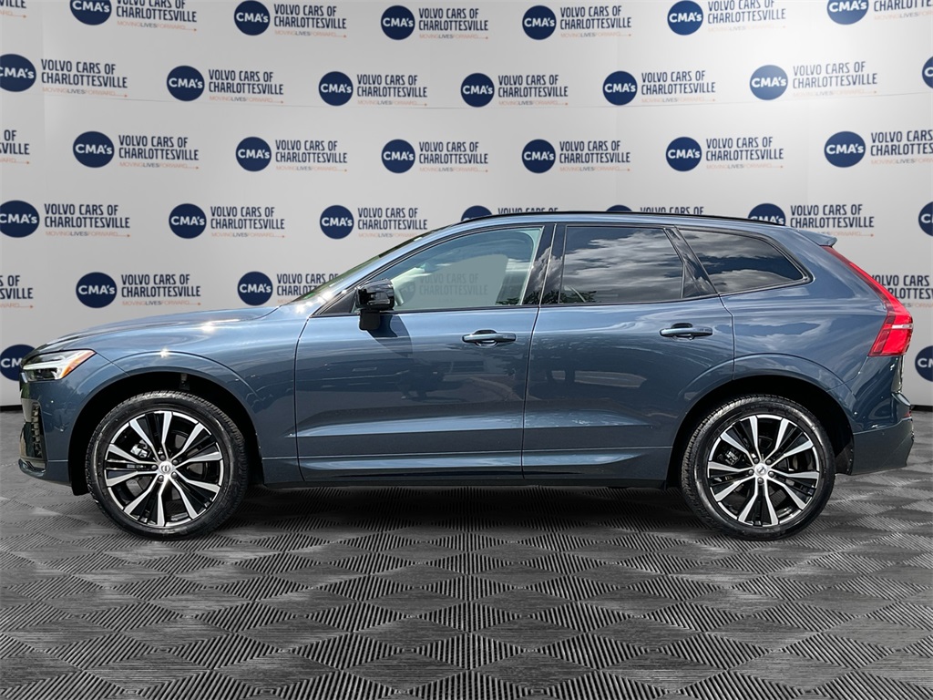 2025 Volvo XC60 B5 Plus photo 2