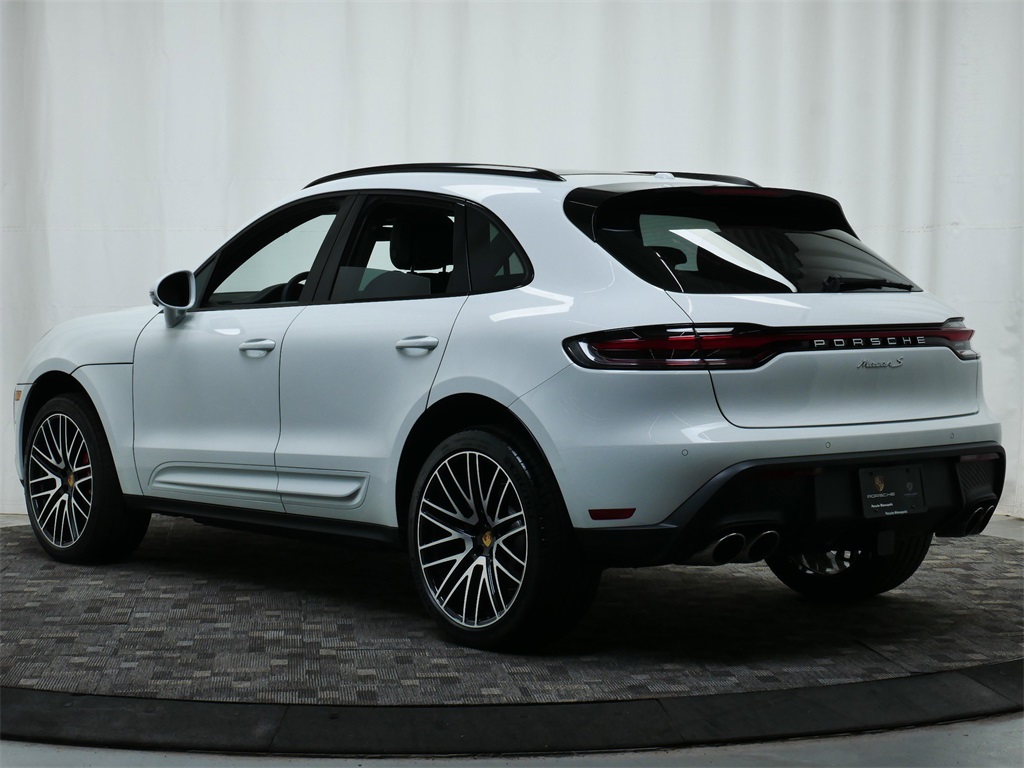 2025 Porsche Macan S photo 3