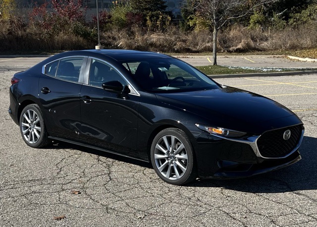 2025 Mazda Mazda3 2.5 s Preferred photo 2