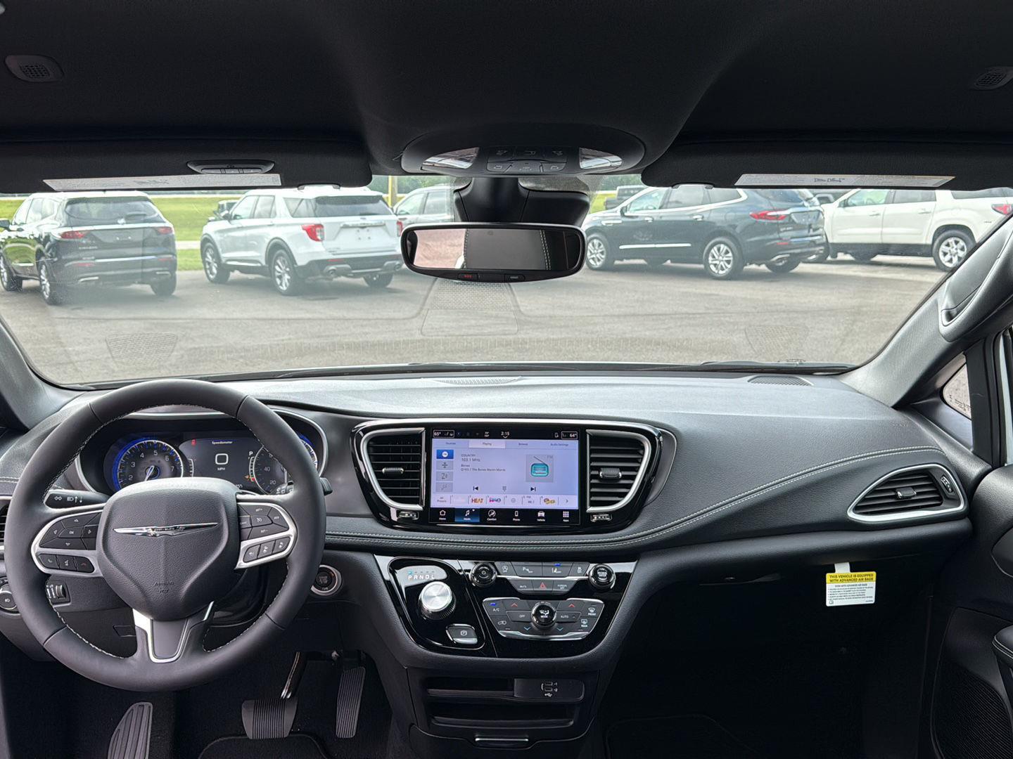 2026 Chrysler Pacifica photo 5