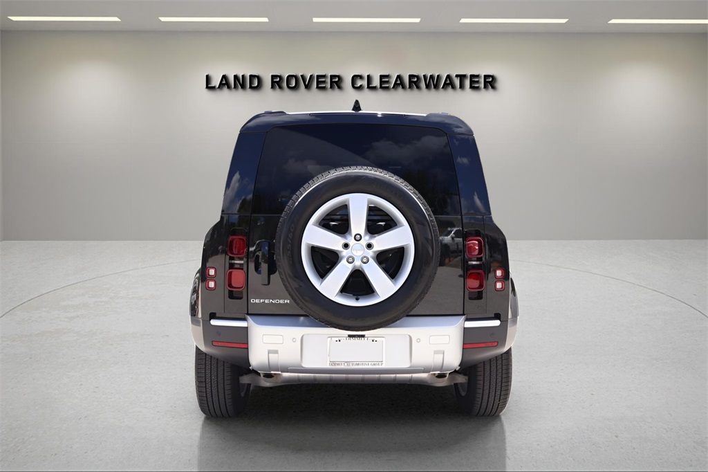 2025 Land Rover Defender 110 S photo 3