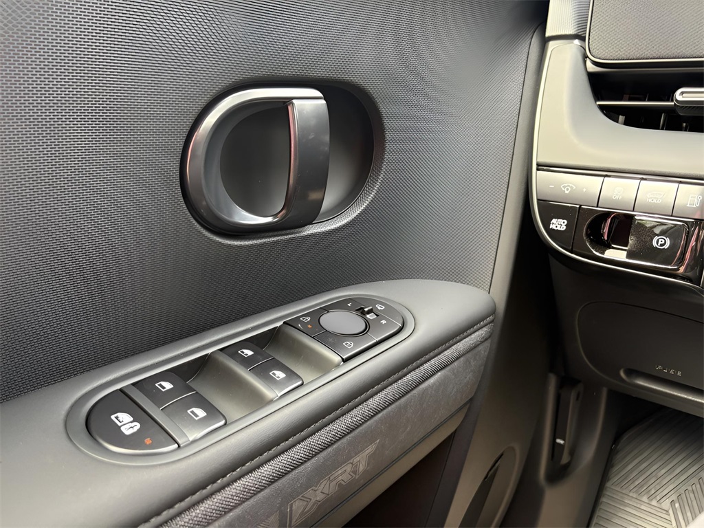 2025 Hyundai Ioniq 5 SEL photo 2