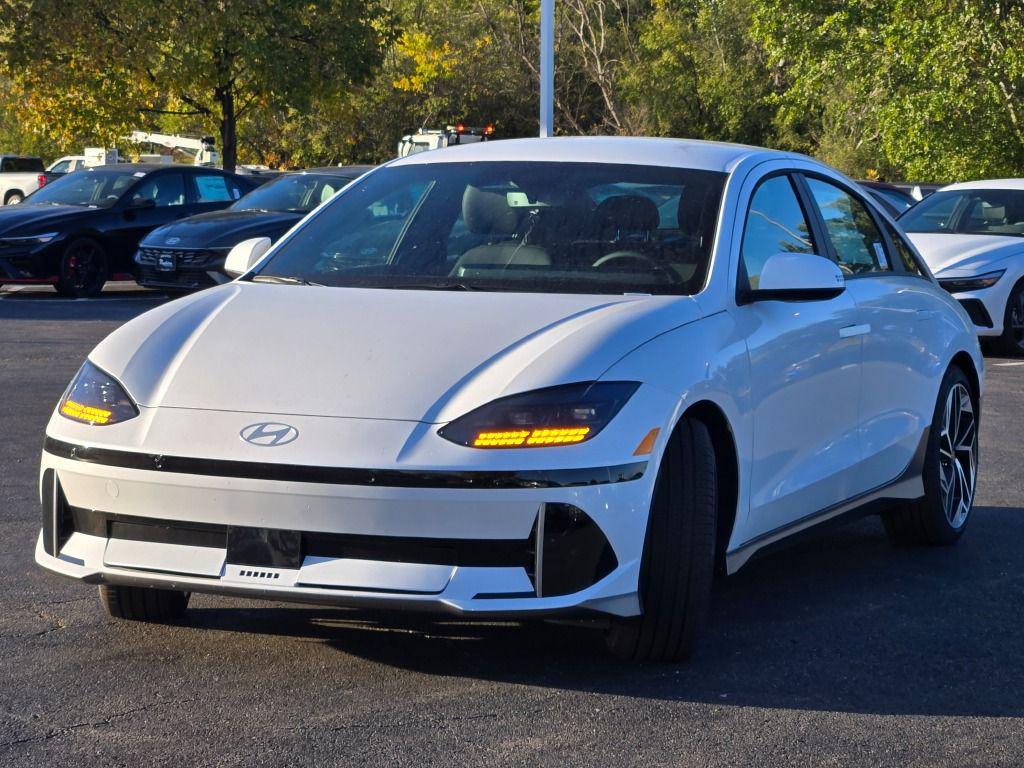 2025 Hyundai Ioniq SEL photo 4