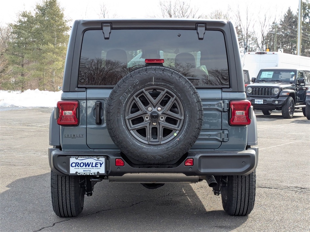 2025 Jeep Wrangler photo 4