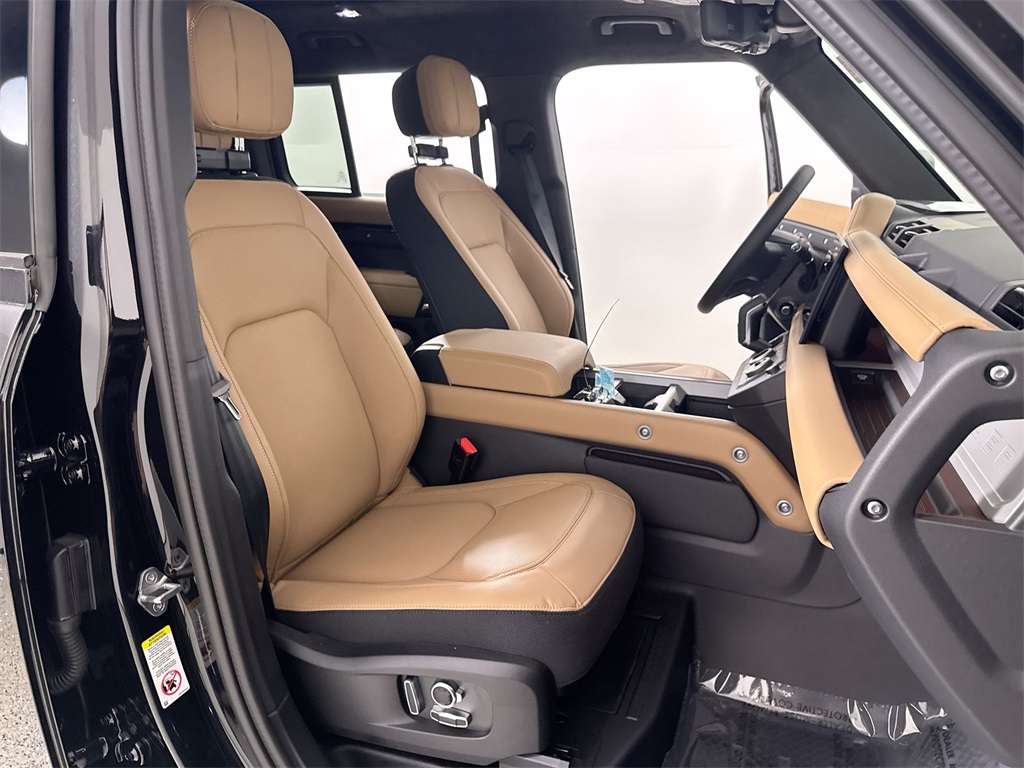 2025 Land Rover Defender 130 X photo 22