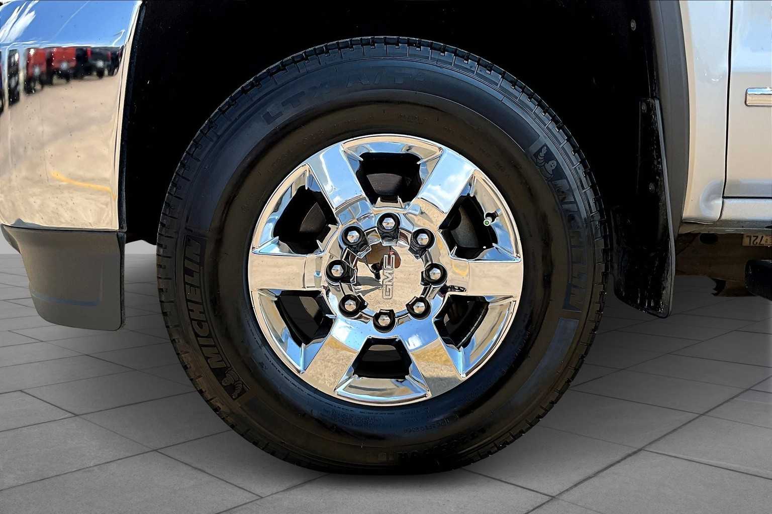 2019 Gmc Sierra HD SLT photo 9