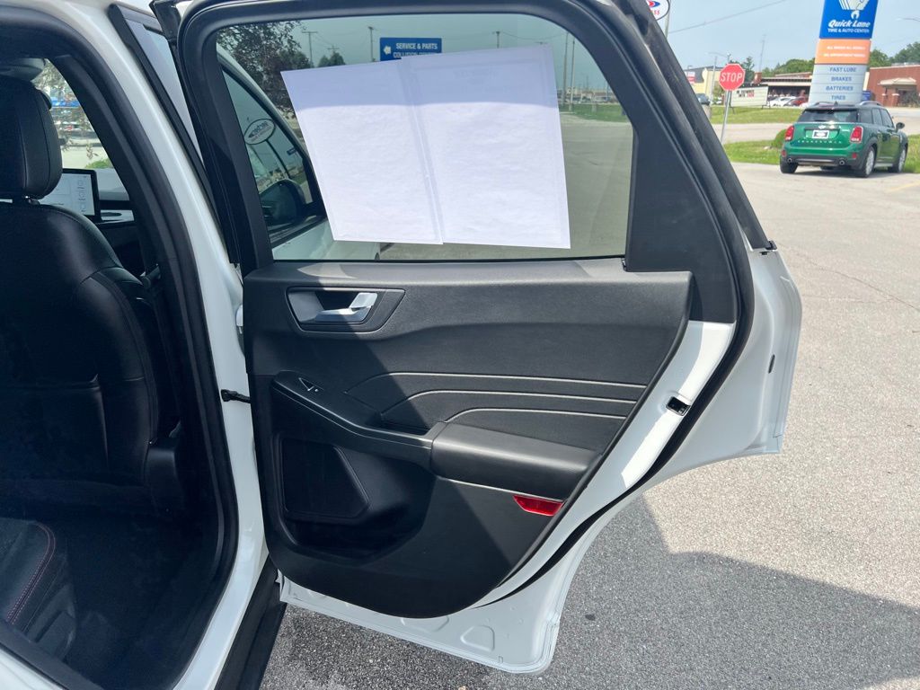 2024 Ford Escape Hybrid ST-Line Select photo 28