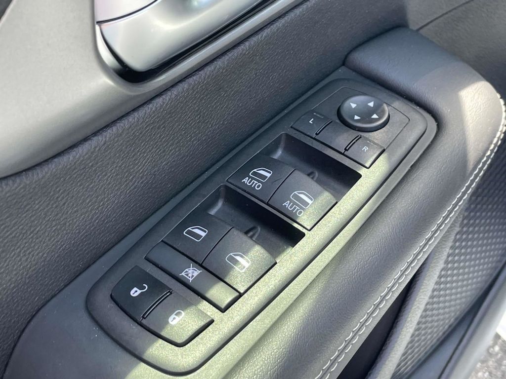 2025 Chrysler Voyager LX photo 24