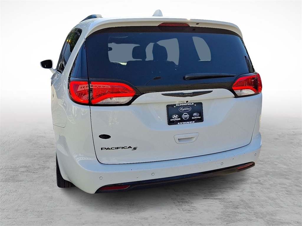 2018 Chrysler Pacifica Touring Plus photo 8