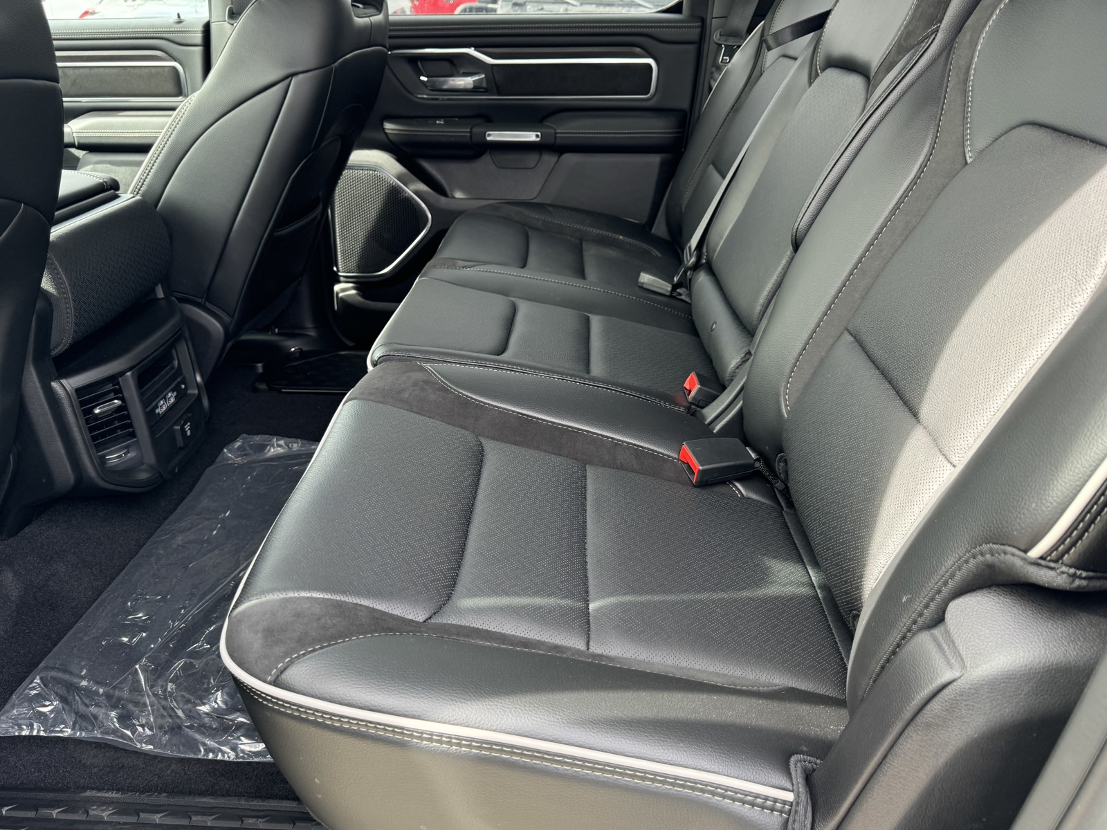 2025 Ram 1500 Laramie photo 8