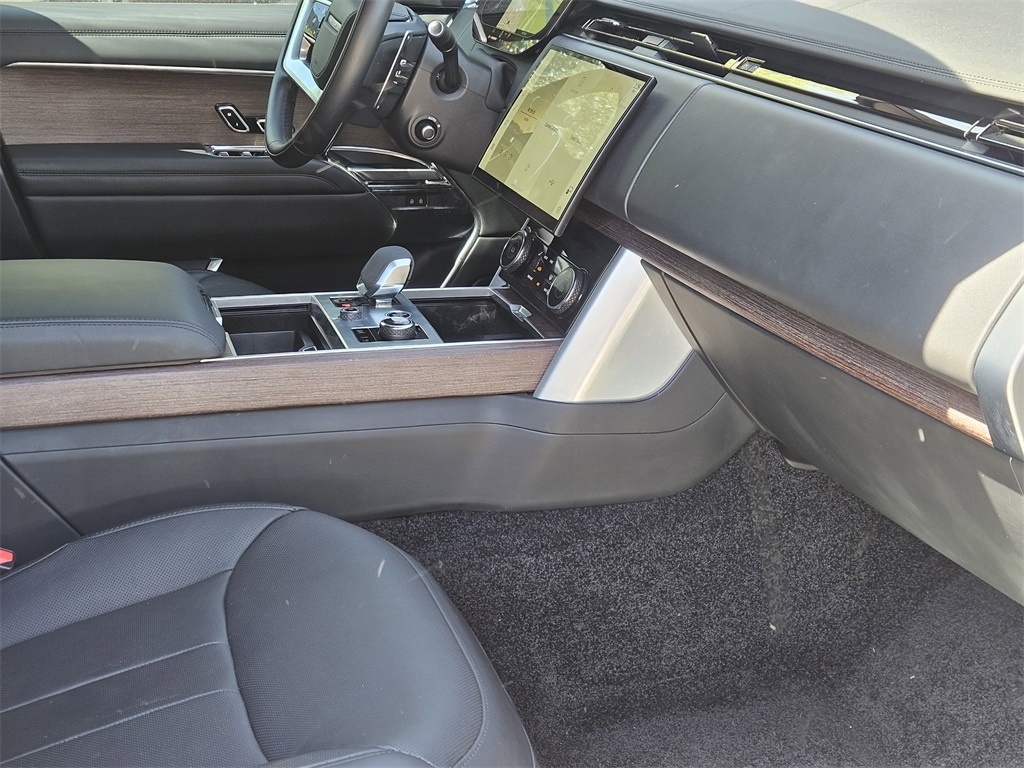 2023 Land Rover Range Rover SE photo 10