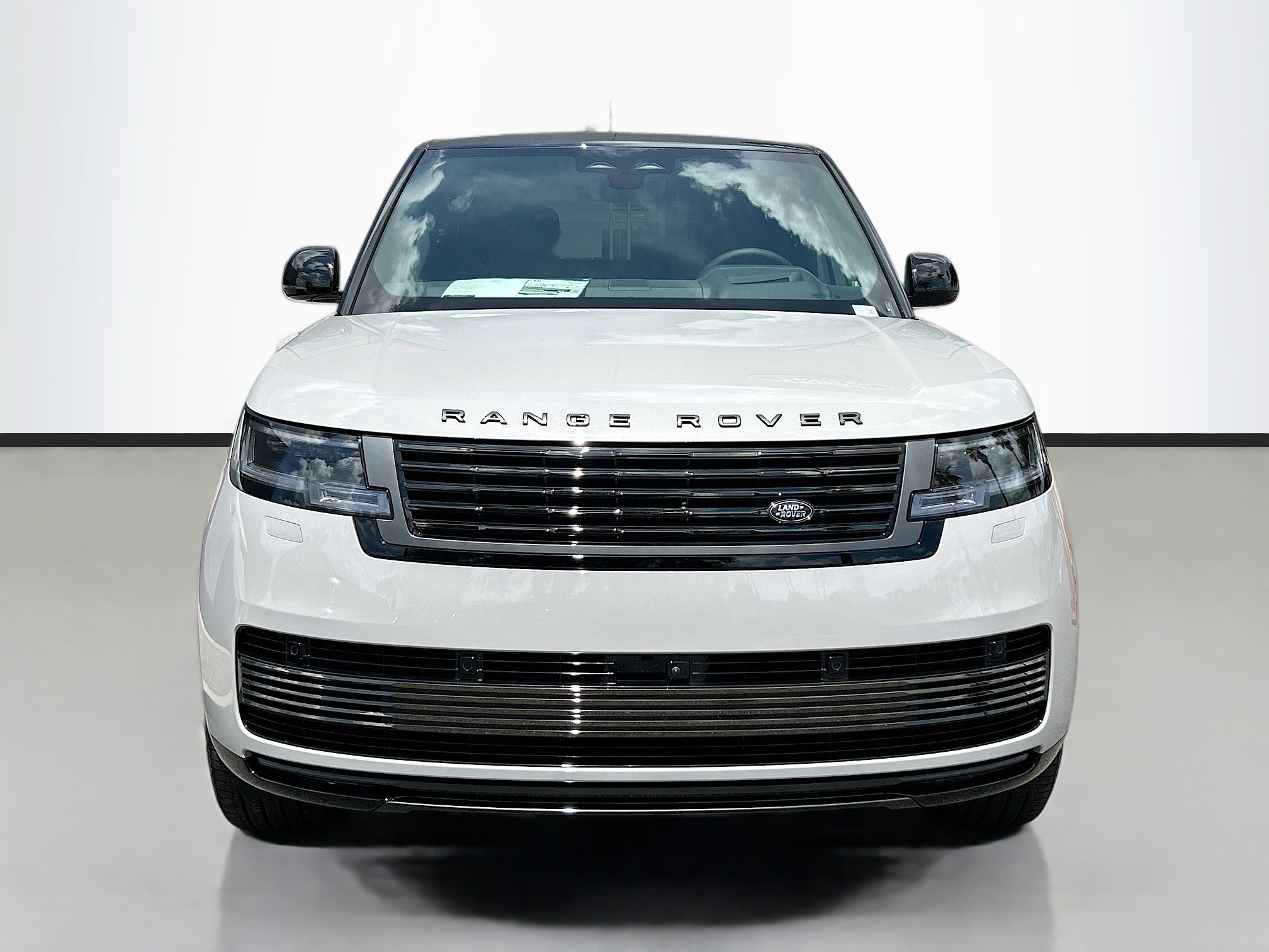 2025 Land Rover Range Rover SV photo 2