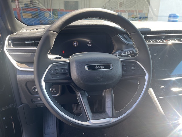 2025 Jeep Grand Cherokee Limited photo 13