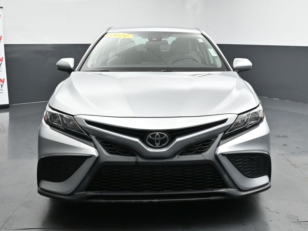 2021 Toyota Camry SE photo 2