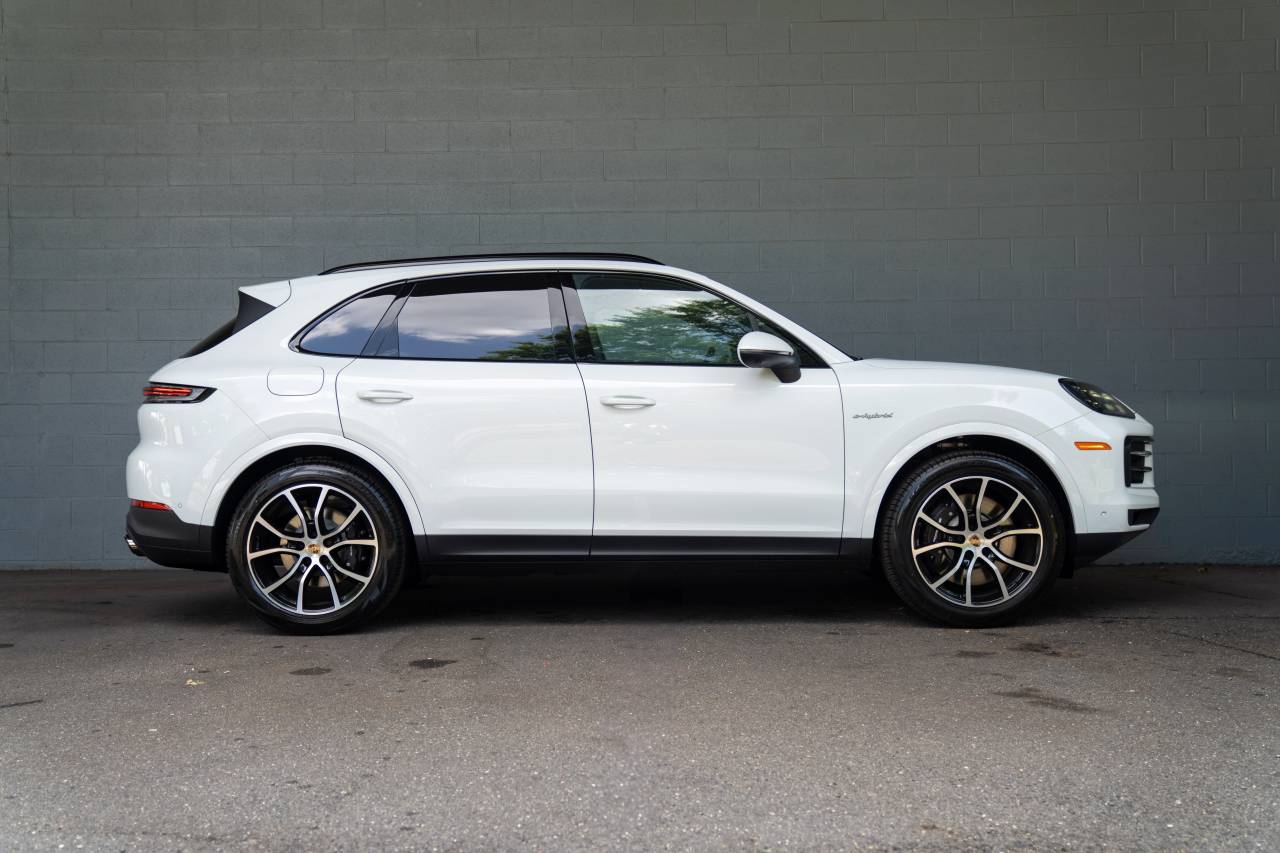 2025 Porsche Cayenne E-Hybrid photo 16