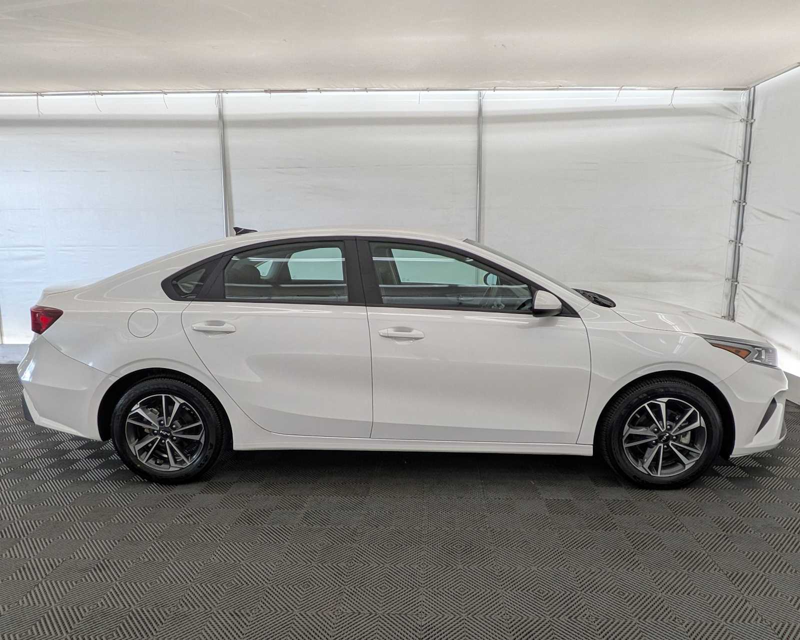 2024 Kia Forte LXS photo 7