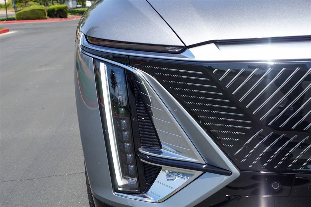 2025 Cadillac Lyriq Luxury photo 4