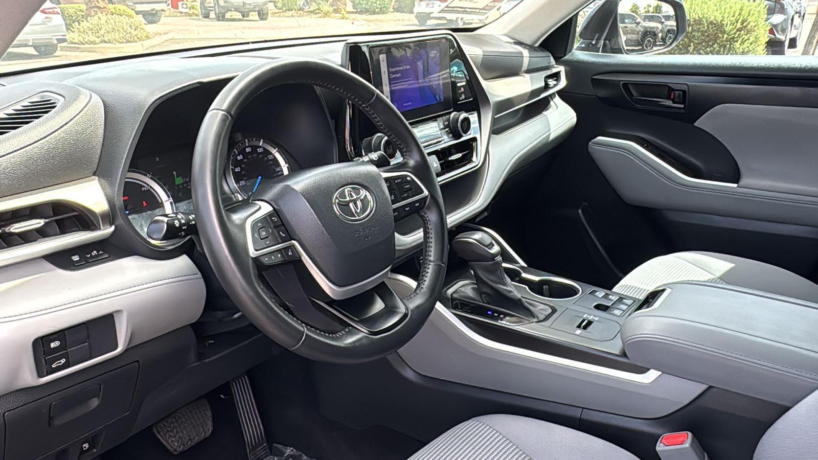 2023 Toyota Highlander Hybrid LE photo 22