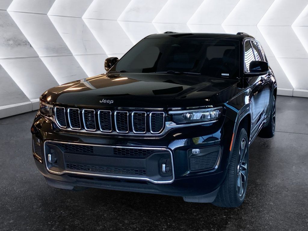 2023 Jeep Grand Cherokee Overland photo 2