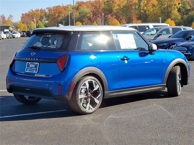 2025 Mini Cooper 2 Door Hardtop Signature photo 6