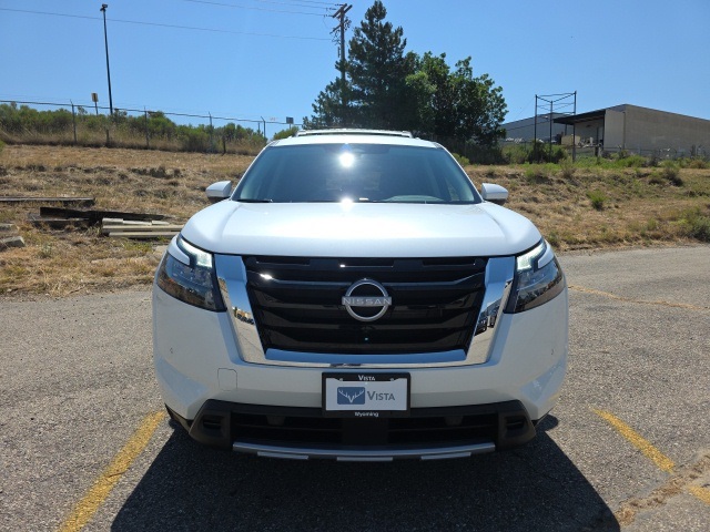 2025 Nissan Pathfinder SL photo 2