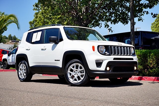 Certified Used 2022 White Jeep Latitude image 1