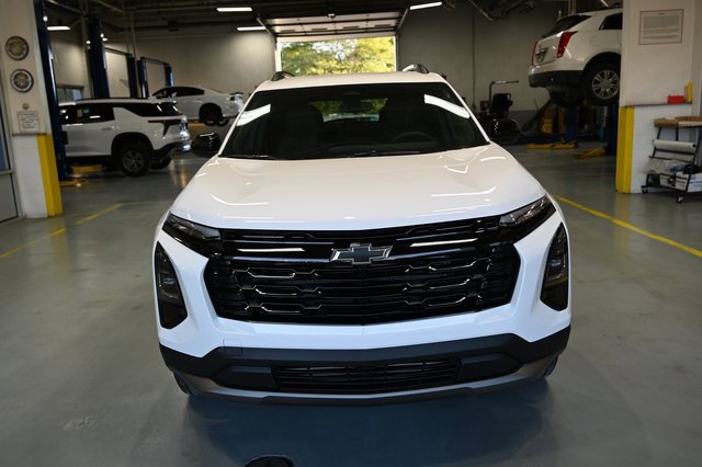 2026 Chevrolet Equinox LT photo 2