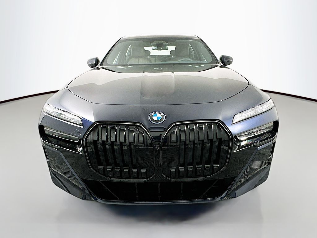 2026 Bmw 750e photo 3