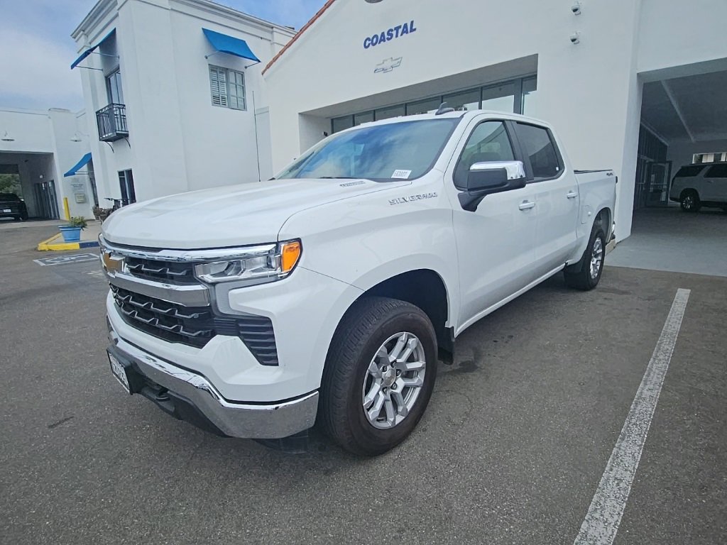 2025 Chevrolet Silverado 1500 LT photo 3