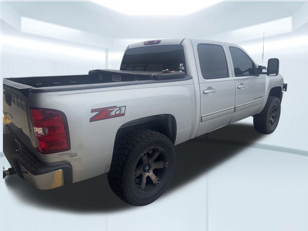 2010 Chevrolet Silverado 1500 LT photo 2