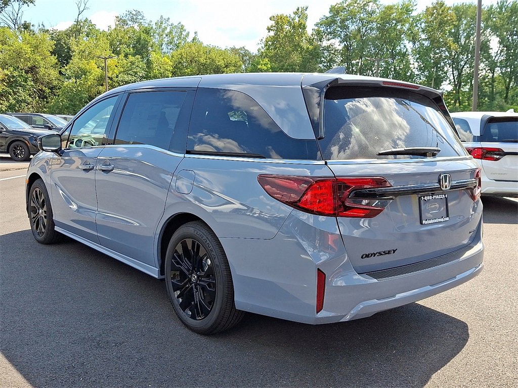 2026 Honda Odyssey photo 2