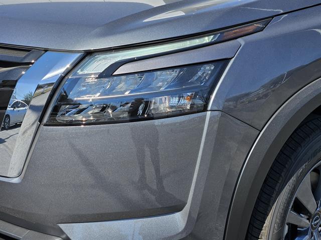 2025 Nissan Pathfinder SV photo 5