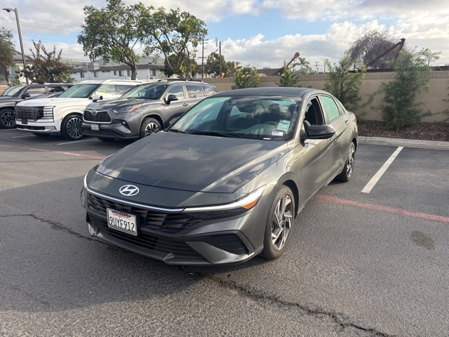 2025 Hyundai Elantra SEL's photo