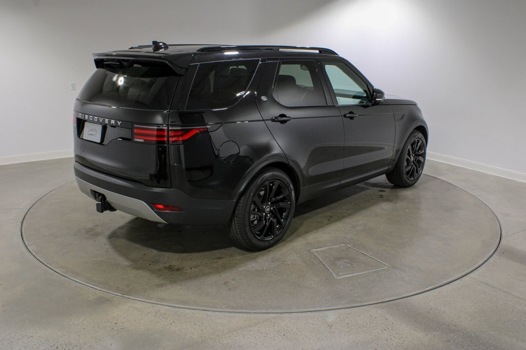 2025 Land Rover Discovery S photo 3