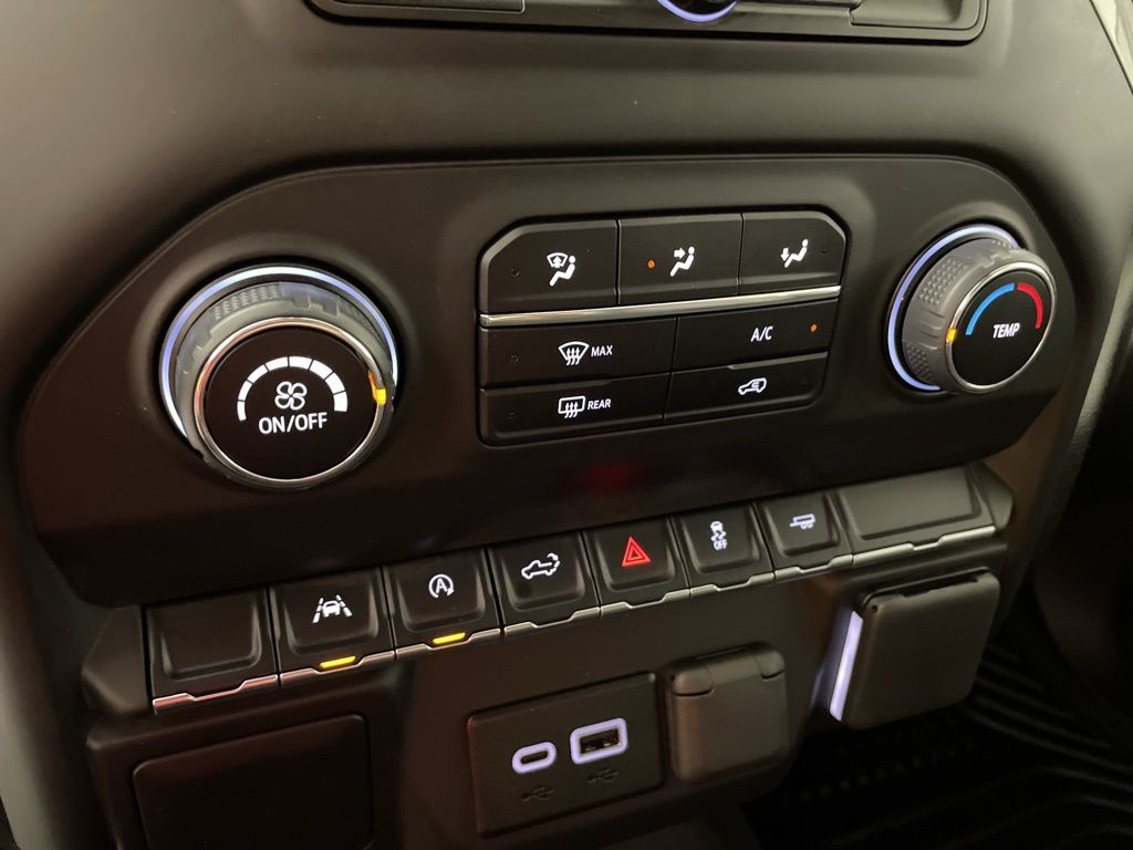 2025 Chevrolet Silverado 1500 Custom photo 28