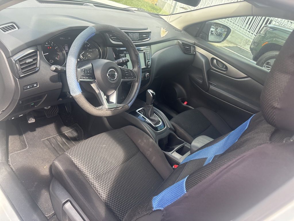 2019 Nissan Rogue Sport S photo 2