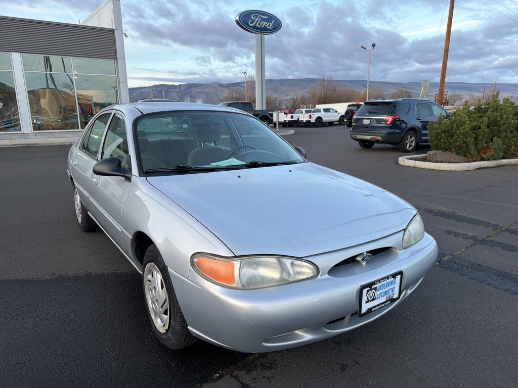 2001 Ford Escort's photo