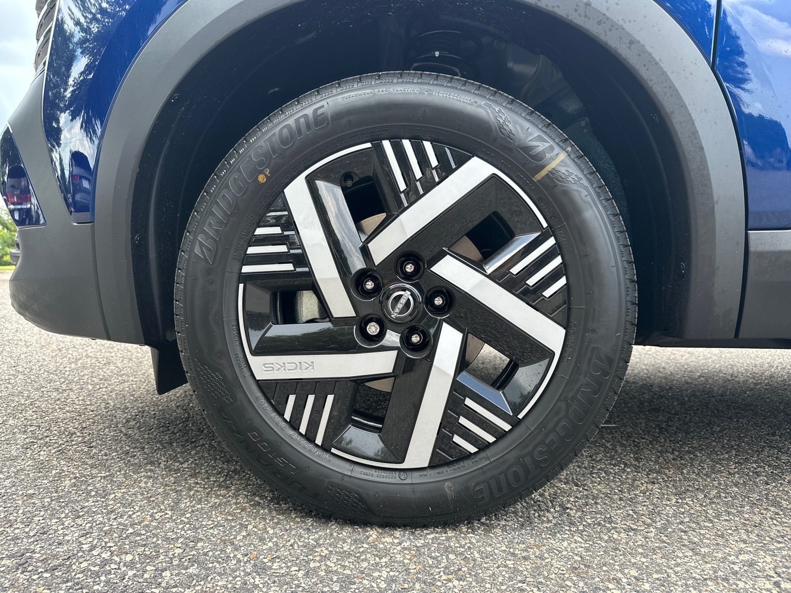 2025 Nissan Kicks SV photo 11