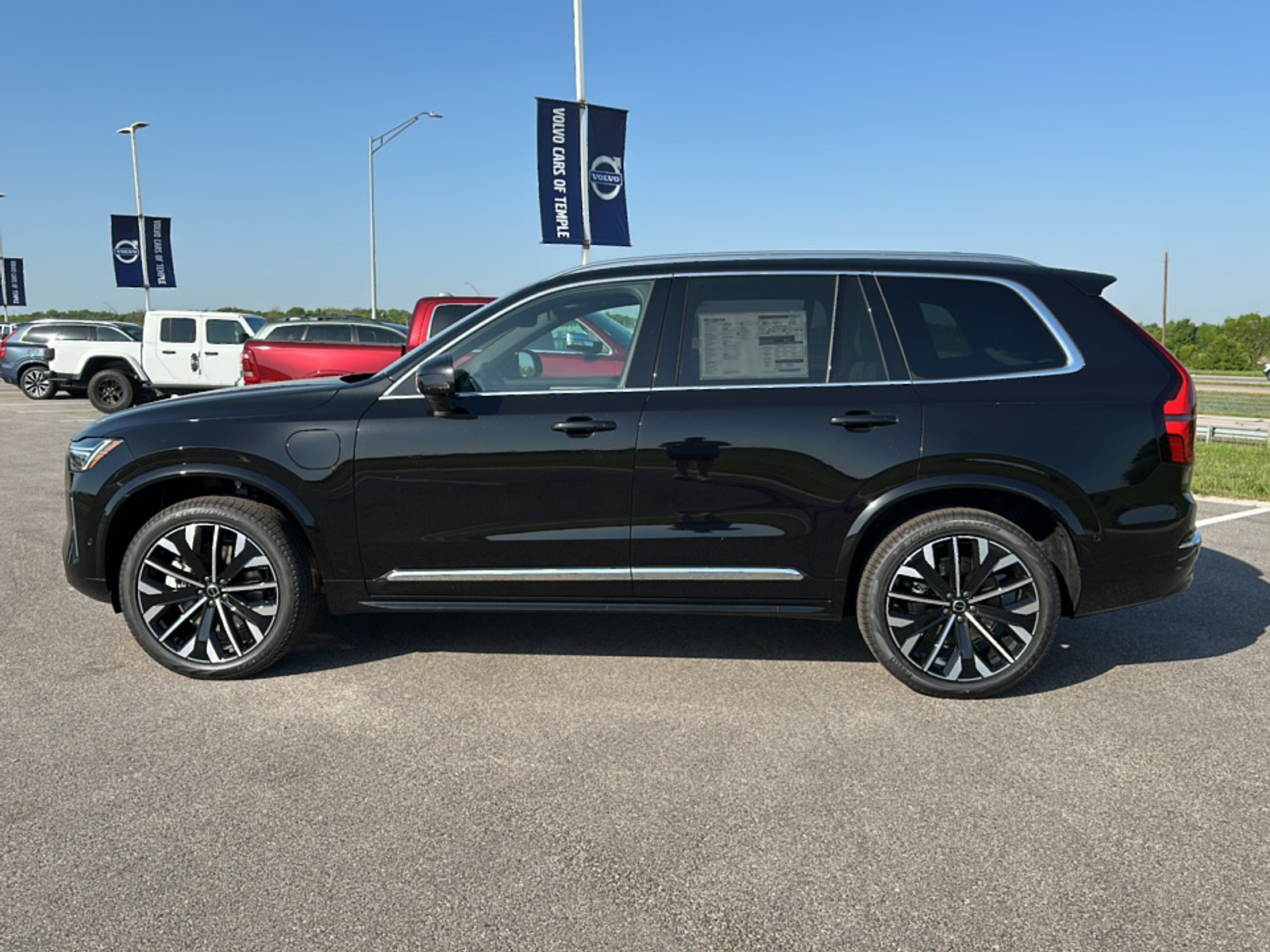 2025 Volvo XC90 T8 AWD Plus photo 3