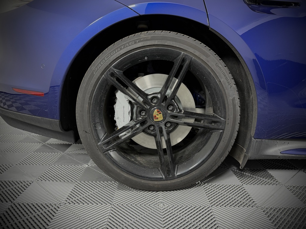 2024 Porsche Taycan photo 17