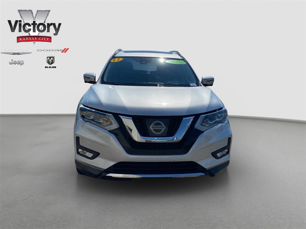 2017 Nissan Rogue SL photo 2