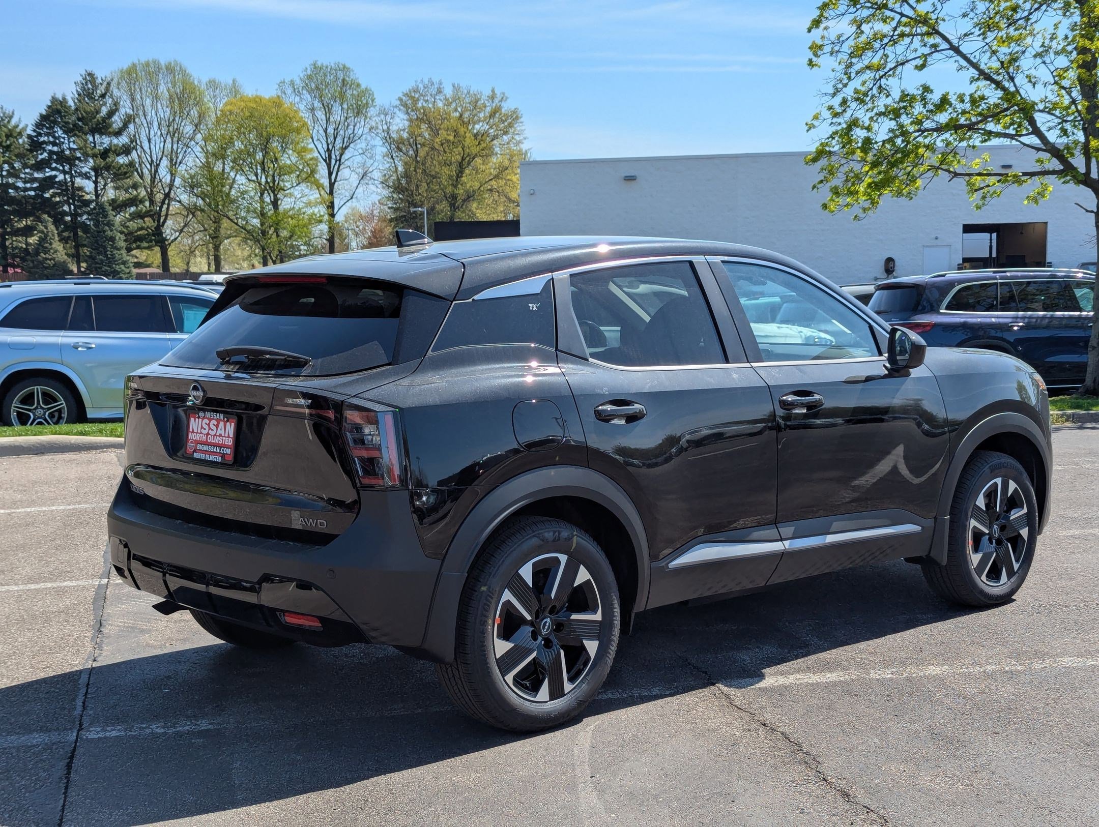 2025 Nissan Kicks SV photo 2